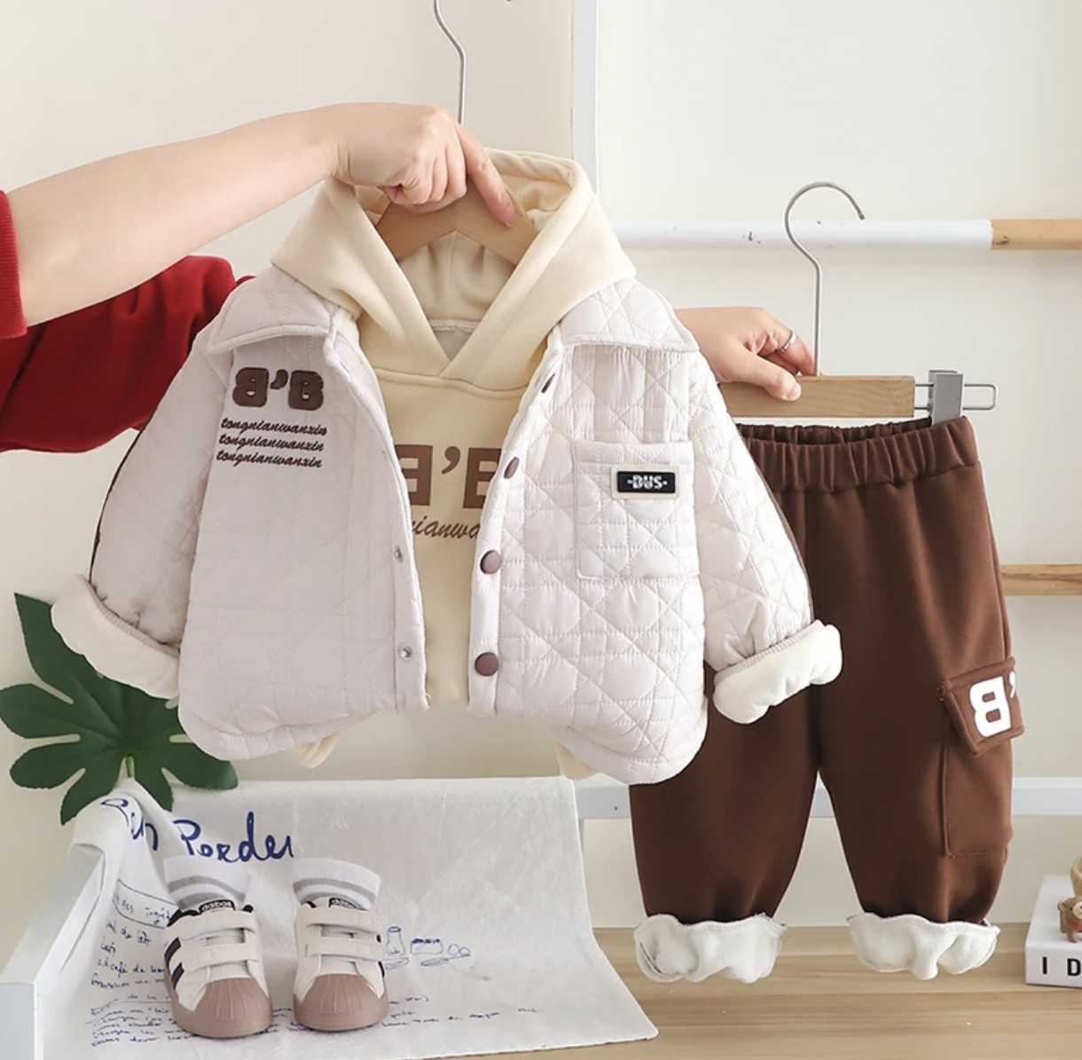 ست سه تیکه هودی و شلوار و کاپشن bb کد محصول1449